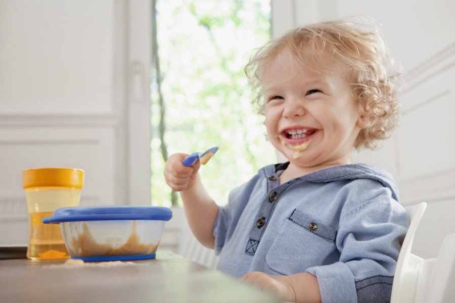 Child_eating_small