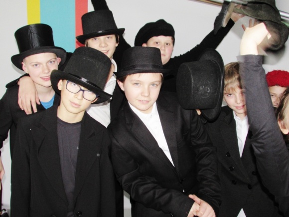 500 osób na widowni, a średni wiek artystów to 10 lat - Gala Szkoły Społecznej Dziecko, LIFESTYLE - Janek ma 4 lata - to najmłodszy aktor. Wspólnie z kolegami ze Szkoły Społecznej w Bytomiu od października szlifuje występ przed wielką galą.