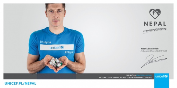 UNICEF Polska powołuje Drużynę UNICEF, aby nieść pomoc dzieciom w Nepalu. Dziecko, LIFESTYLE - UNICEF Polska rozpoczyna dziś kampanię pomocy dzieciom w Nepalu pod hasłem #PamiętamyPomagamy. Na jej czele Robert Lewandowski! Do Drużyny dołączyli również: Krzysztof Wielicki, Leszek Cichy, Ryszard Pawłowski, Robert Korzeniowski oraz Mariusz Wlazły.