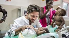 Pampers i UNICEF w połowie drogi do eliminacji tężca noworodkowego na świecide Dziecko, LIFESTYLE - Przez jedenaście lat, niezwykłe maluchy wspierały kampanię Pampers i UNICEF której celem jest zbieranie funduszy na walkę oraz całkowitą eliminację tężca noworodkowego; w 19 krajach osiągnęliśmy już cel, pozostało jeszcze 19 krajów.