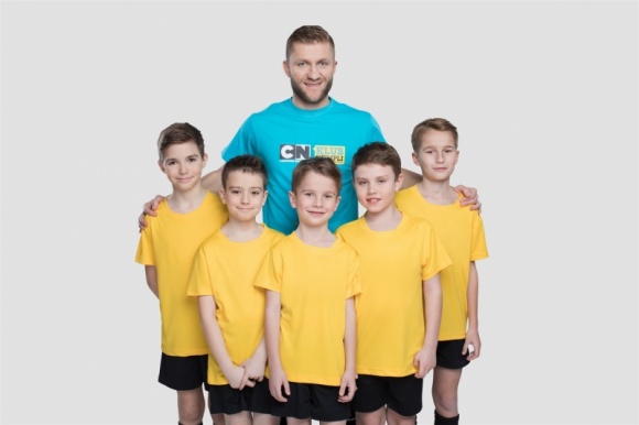 Jak wychować dziecko na dobrego kumpla? Dziecko, LIFESTYLE - Dzieci dokuczają sobie nie tylko w klasie i na szkolnym boisku. Problem dotyczy nie miejsca, a zachowań najmłodszych. Jak wychować młodego człowieka na dobrego kumpla?