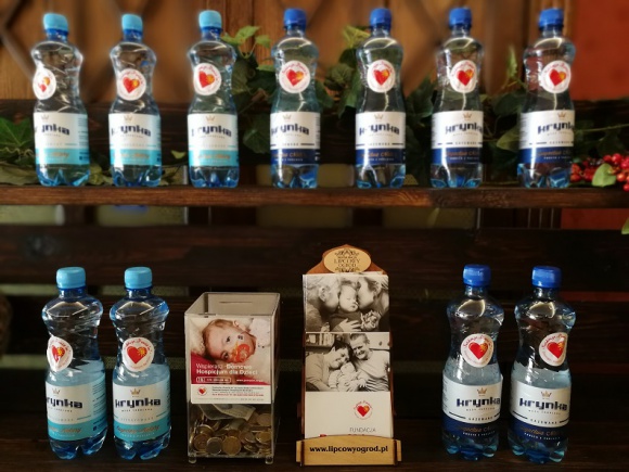Woda w zamian za datek na rzecz hospicjum Dziecko, LIFESTYLE - Podczas panujących od kilku dni afrykańskich upałów Hotel Podlasie & Restauracja Lipcowy Ogród w Białymstoku wyszedł z niecodzienną inicjatywą.