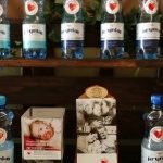 Woda w zamian za datek na rzecz hospicjum