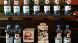 Woda w zamian za datek na rzecz hospicjum
