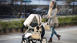 Mama wie lepiej: Misja jesienny spacer z dzieckiem - Jak to dobrze zorganizować, Dziecko, LIFESTYLE - Jesienny spacer z maluszkiem? A co w tym trudnego?! Ubieramy się i wychodzimy… pozornie brzmi banalnie, ale wcale nie jest to taka oczywista sprawa, a wizja jesiennego spaceru z maluchem często wzbudza niepokój w rodzicach.