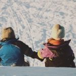 Twoje dziecko jedzie na ferie zimowe? Sprawdź, jak je odpowiednio przygotować