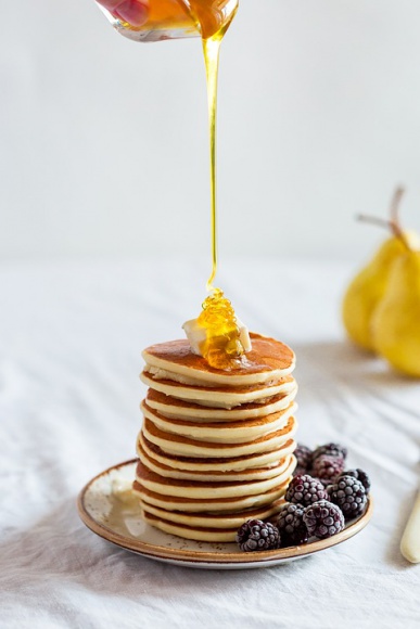 Przepis na pyszne, pachnące placuszki bananowo-jaglane à la pancakes.