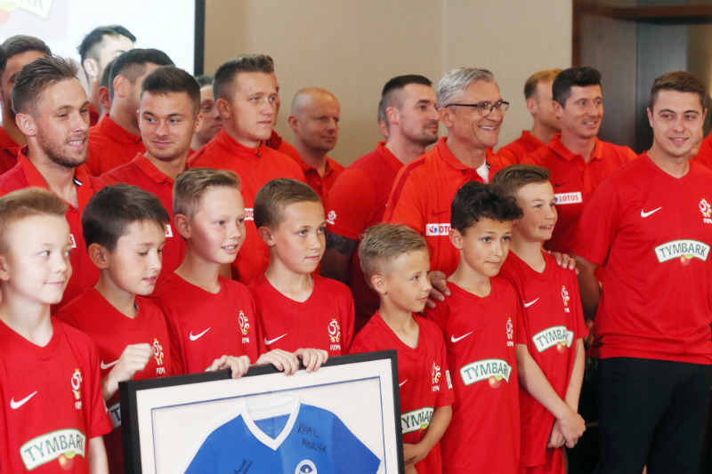 Dzieci pożegnają reprezentantów przed mundialem