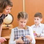 WSZECHTRONNIE ROZWIJAJĄCE ZAJĘCIA POZALEKCYJNE. JAKIE WYBRAĆ DLA SWOJEGO DZIECKA