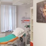 W szpitalach i szkołach rodzenia zawisły artystyczne zdjęcia noworodków