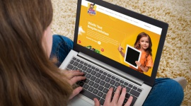 Jak zadbać o bezpieczeństwo dzieci w Internecie? Poznaj porady ekspertów. Dziecko, LIFESTYLE - Codzienne życie bez swobodnego dostępu do Internetu wydaje się dziś niemożliwe. Jesteśmy online niemal 24 godziny na dobę – i nie dotyczy to wyłącznie dorosłych, ale także coraz młodszych dzieci.