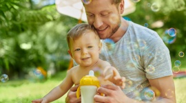 Dlaczego mały brzuszek ma wielkie potrzeby? Dziecko, LIFESTYLE - Na co zwrócić szczególną uwagę, aby odpowiedzieć na te wielkie potrzeby rocznego dziecka? Poznaj ciekawostki o żywieniu juniora i pomocne wskazówki!