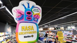 „Masa Kreatywności” – Netto rusza z atrakcyjną propozycją dla rodzin z dziećmi Dziecko, LIFESTYLE - W poniedziałek, 6 kwietnia, w sieci handlowej Netto startuje nowa kampania lojalnościowa – „Masa Kreatywności”. Klienci dyskontu w zamian za zakupy otrzymają saszetki z masą plastyczną Hey Clay, która daje nieskończone możliwości kreatywnej zabawy.