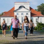 Dlaczego warto spędzić rodzinne wakacje z angielskim w Polsce?