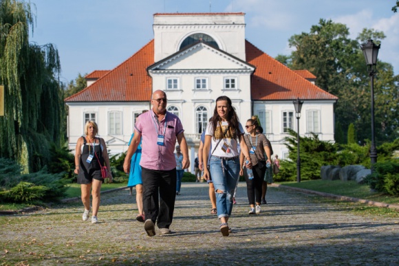 Dlaczego warto spędzić rodzinne wakacje z angielskim w Polsce?